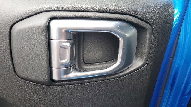 new 2025 Jeep Wrangler car, priced at $38,212