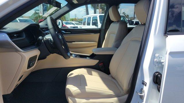 new 2025 Jeep Grand Cherokee car, priced at $49,415