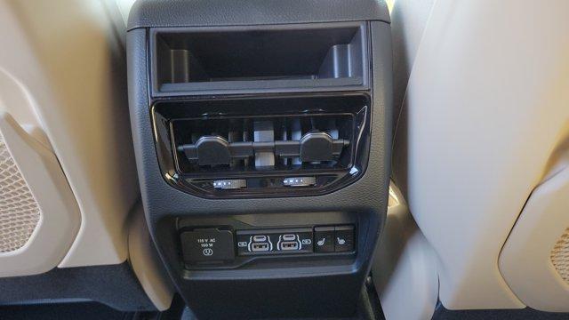 new 2025 Jeep Grand Cherokee car, priced at $50,010