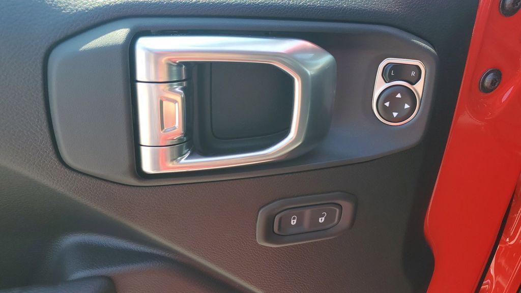 new 2025 Jeep Wrangler car, priced at $46,148