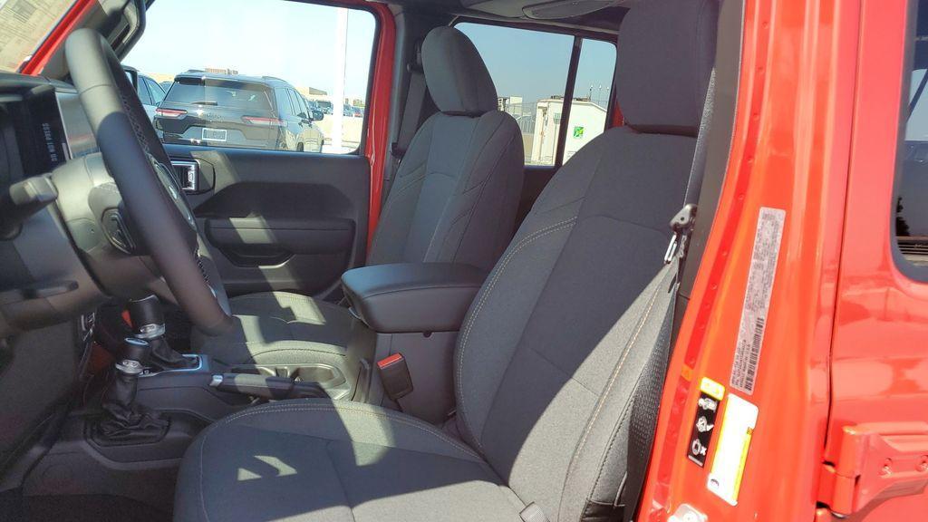new 2025 Jeep Wrangler car, priced at $46,148