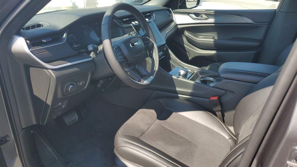 new 2025 Jeep Grand Cherokee car, priced at $41,125