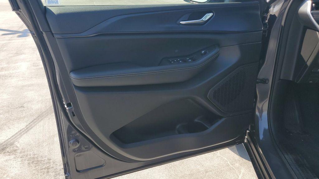 new 2025 Jeep Grand Cherokee car, priced at $41,125