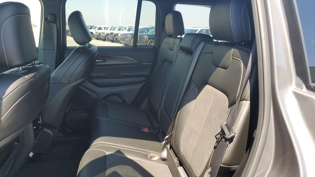 new 2025 Jeep Grand Cherokee car, priced at $41,125