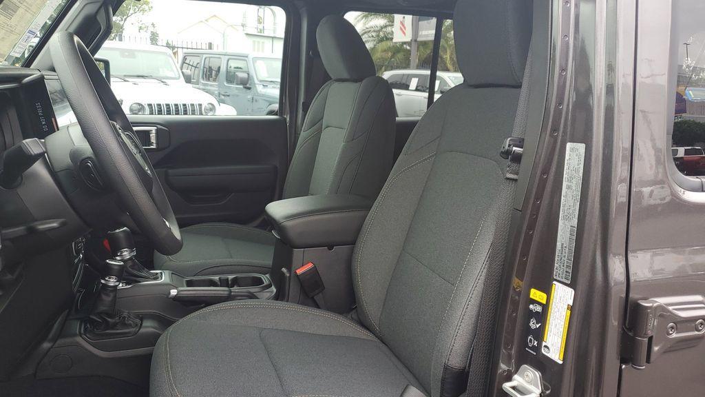 new 2025 Jeep Wrangler car, priced at $40,212