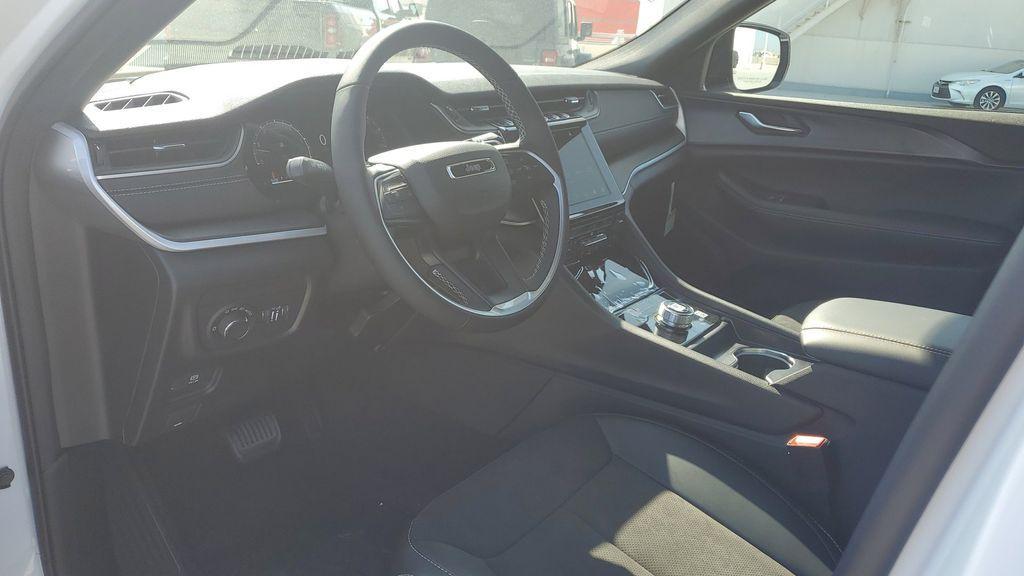 new 2025 Jeep Grand Cherokee car, priced at $45,216