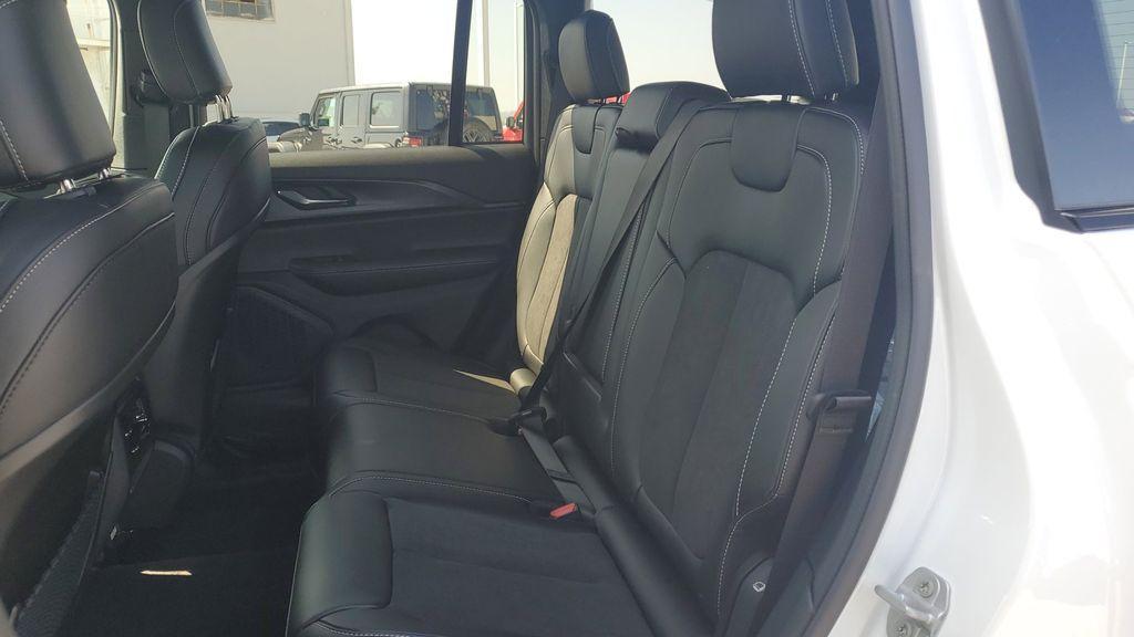 new 2025 Jeep Grand Cherokee car, priced at $45,216