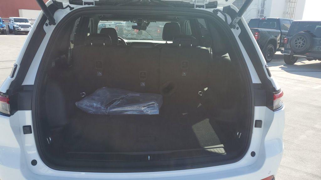 new 2025 Jeep Grand Cherokee car, priced at $45,216