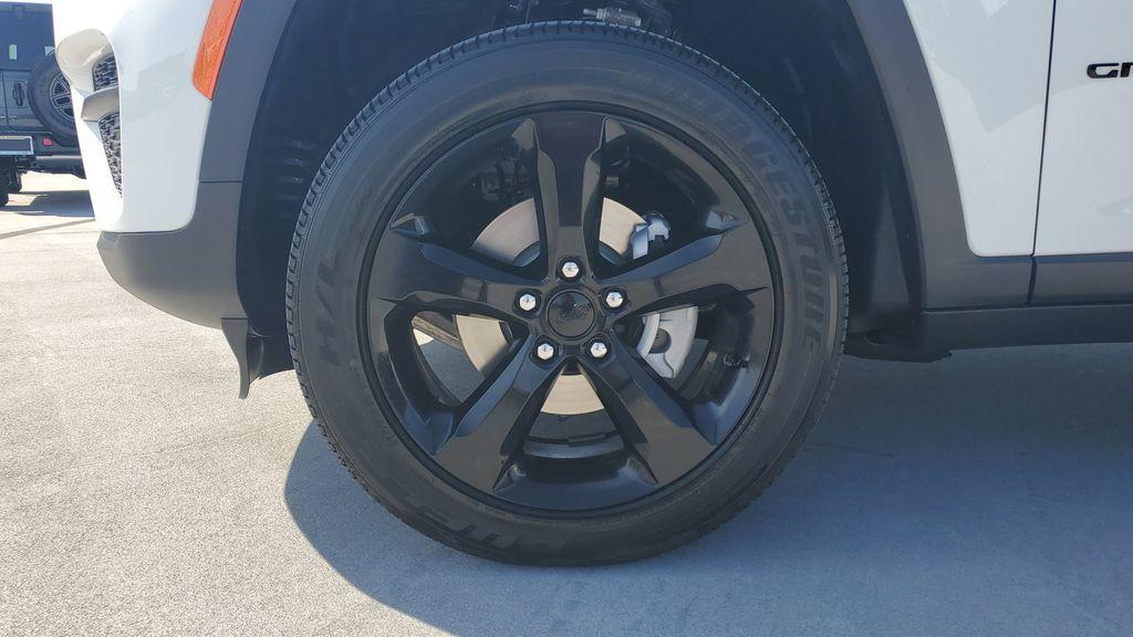 new 2025 Jeep Grand Cherokee car, priced at $45,216