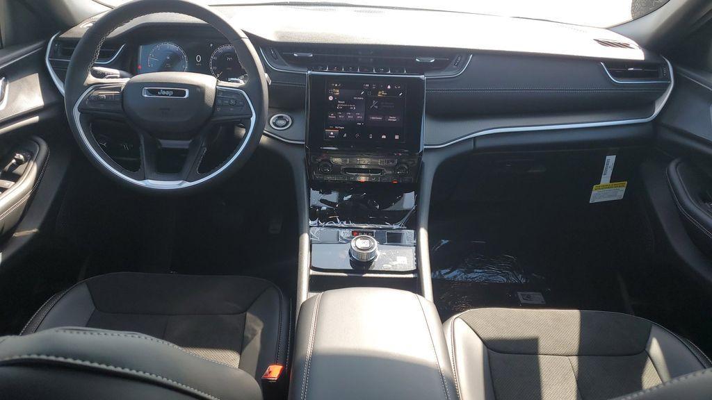 new 2025 Jeep Grand Cherokee car, priced at $45,216