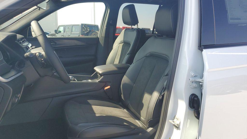 new 2025 Jeep Grand Cherokee car, priced at $45,216