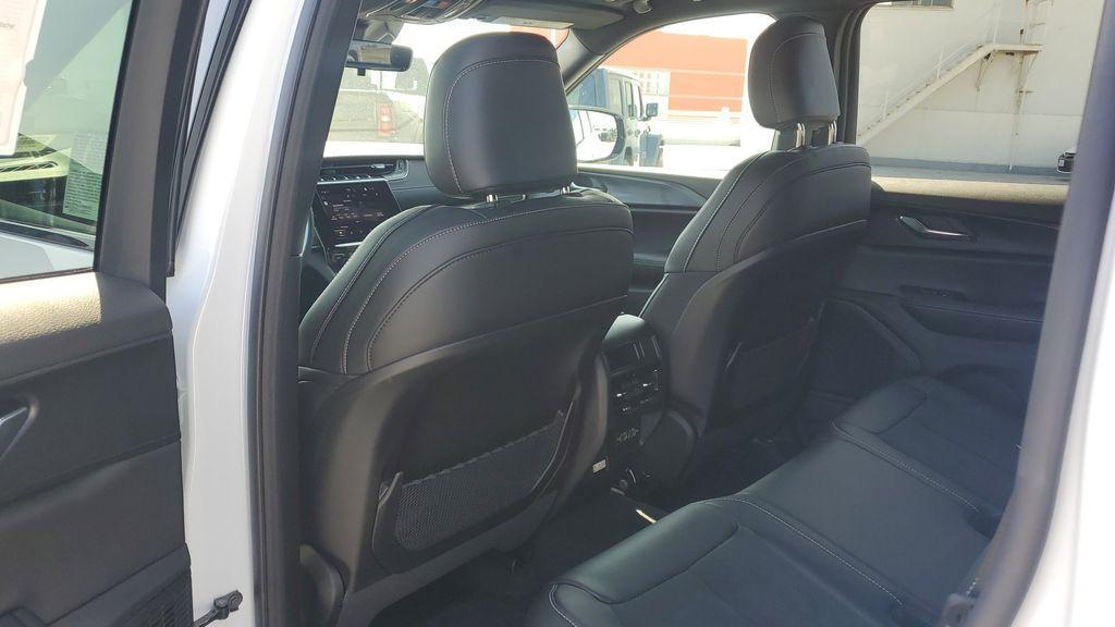 new 2025 Jeep Grand Cherokee car, priced at $45,216