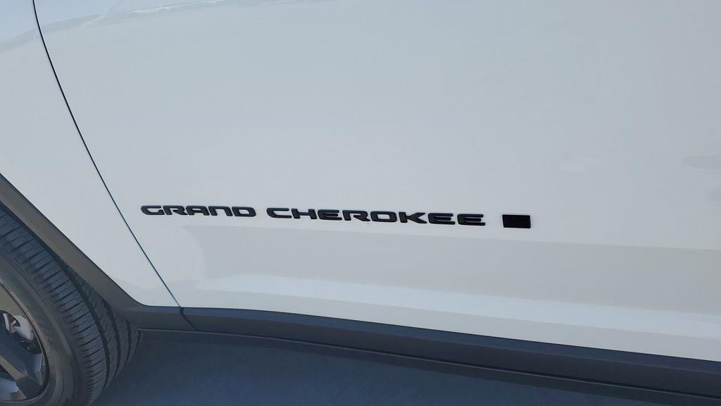 new 2025 Jeep Grand Cherokee car, priced at $45,216