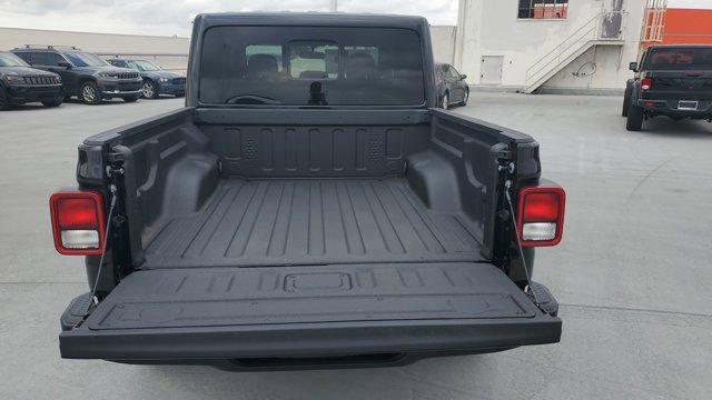 new 2025 Jeep Gladiator car, priced at $46,035