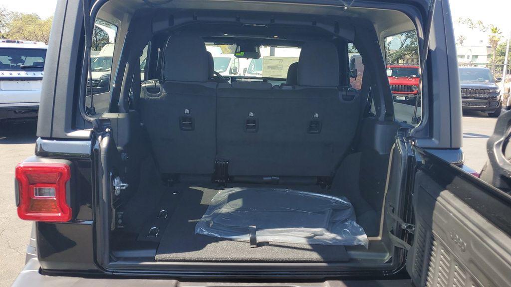 new 2025 Jeep Wrangler car, priced at $45,648