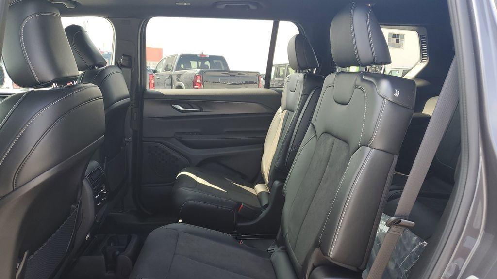 new 2025 Jeep Grand Cherokee L car, priced at $44,672