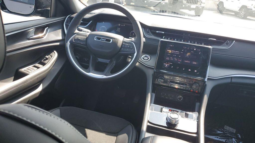 new 2025 Jeep Grand Cherokee L car, priced at $44,672