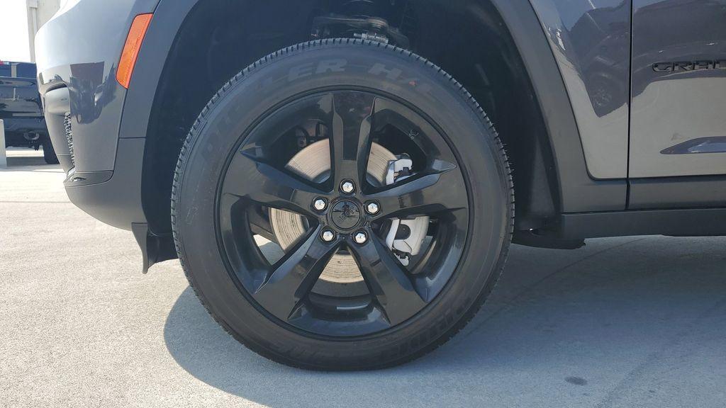 new 2025 Jeep Grand Cherokee L car, priced at $44,672