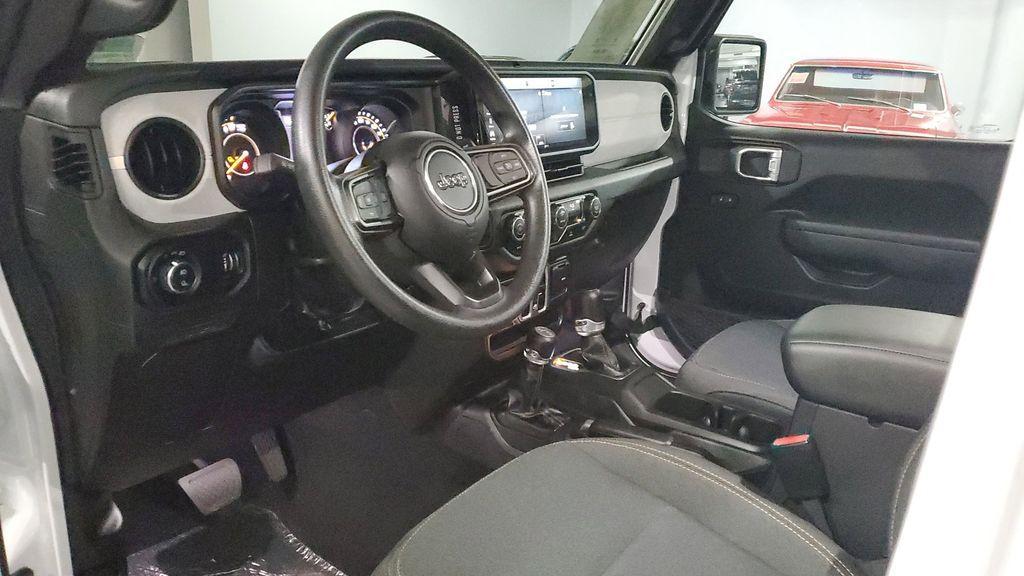 used 2025 Jeep Gladiator car, priced at $39,919