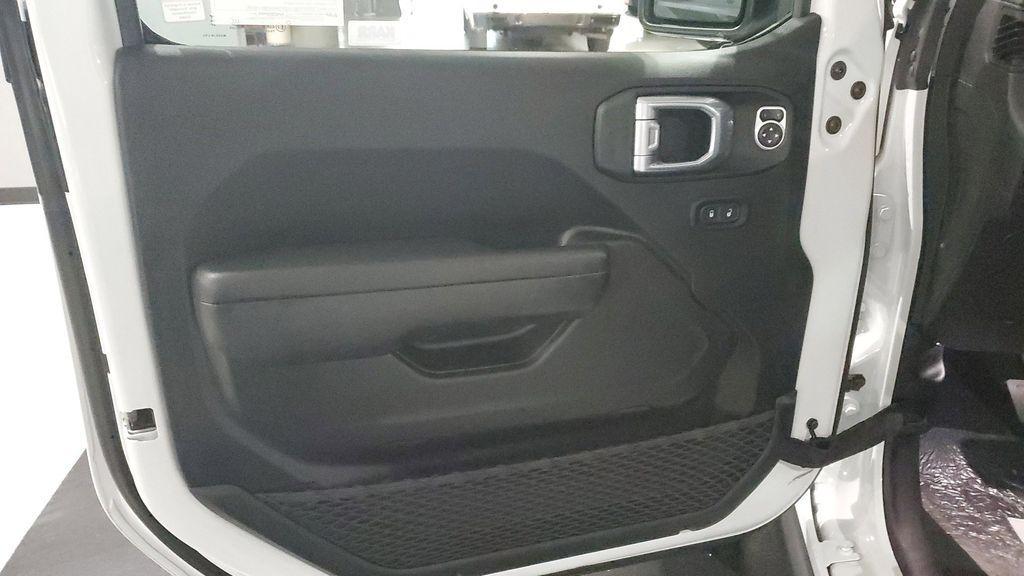 used 2025 Jeep Gladiator car, priced at $39,919