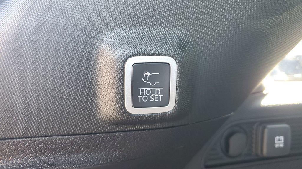 new 2025 Jeep Grand Cherokee car, priced at $41,982