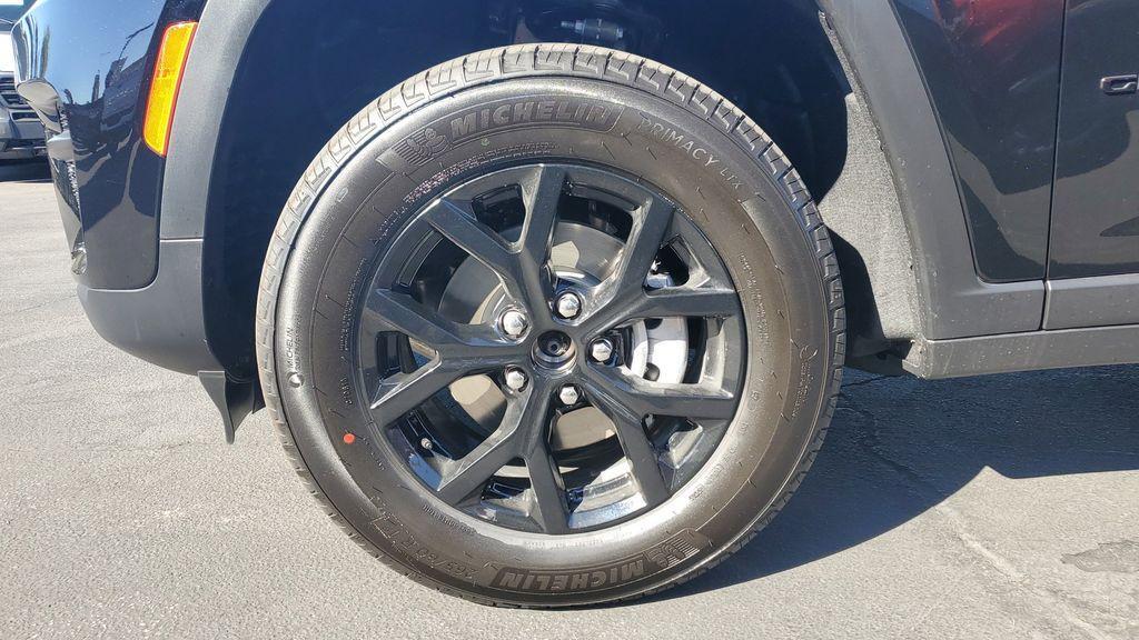 new 2025 Jeep Grand Cherokee car, priced at $41,982