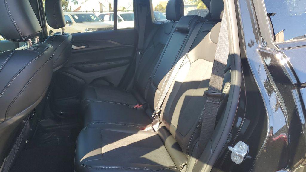 new 2025 Jeep Grand Cherokee car, priced at $41,982