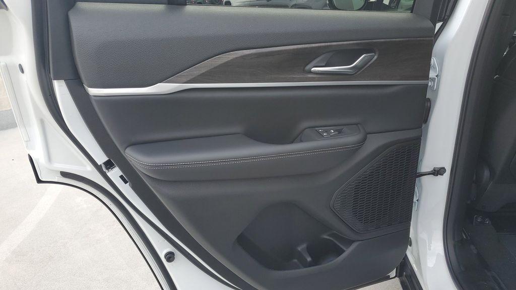 new 2025 Jeep Grand Cherokee car, priced at $50,220