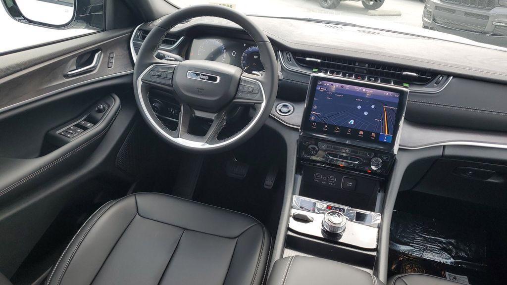 new 2025 Jeep Grand Cherokee car, priced at $50,220