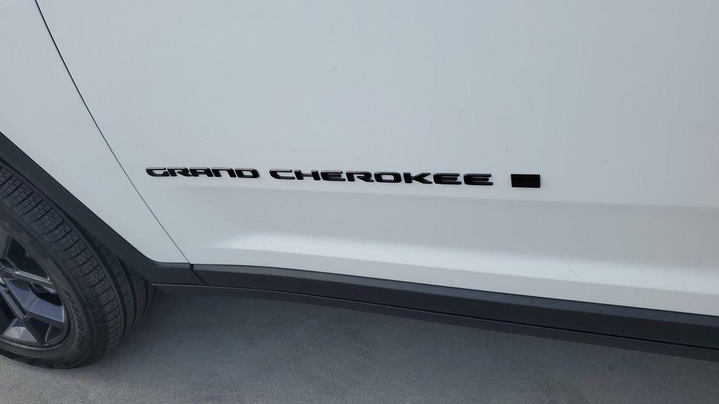 new 2025 Jeep Grand Cherokee car, priced at $50,220