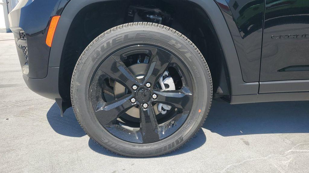 new 2025 Jeep Grand Cherokee car, priced at $39,587