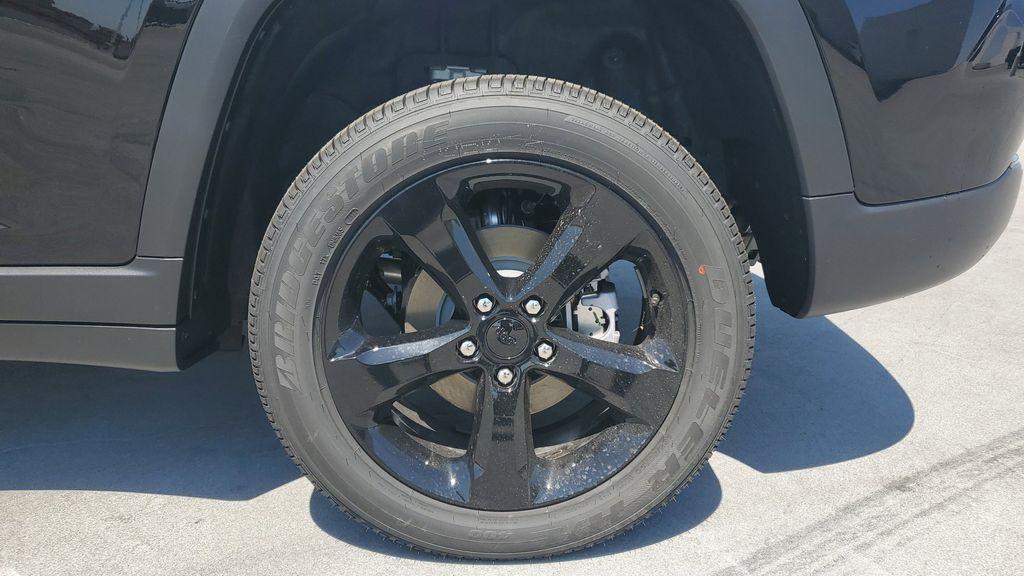 new 2025 Jeep Grand Cherokee car, priced at $39,587