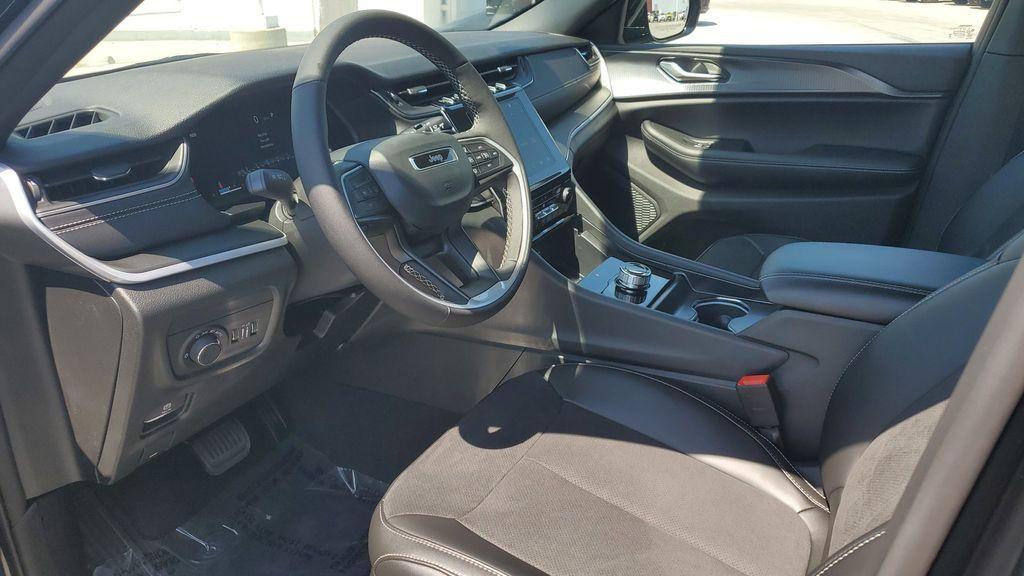 new 2025 Jeep Grand Cherokee car, priced at $39,587