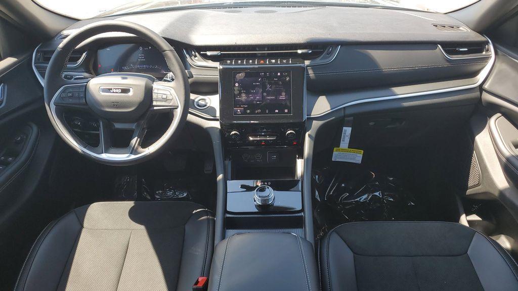 new 2025 Jeep Grand Cherokee car, priced at $39,587