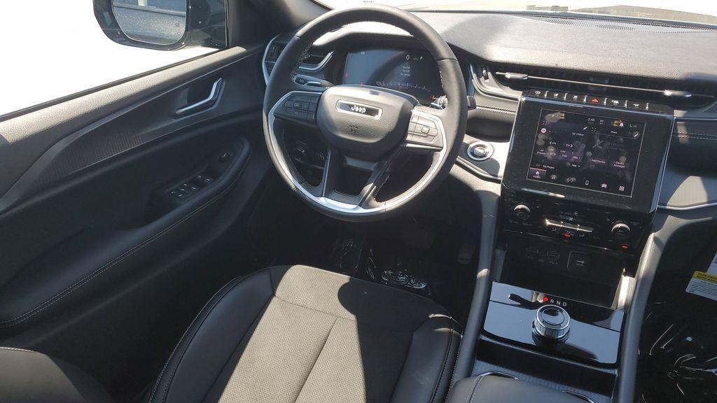 new 2025 Jeep Grand Cherokee car, priced at $39,587