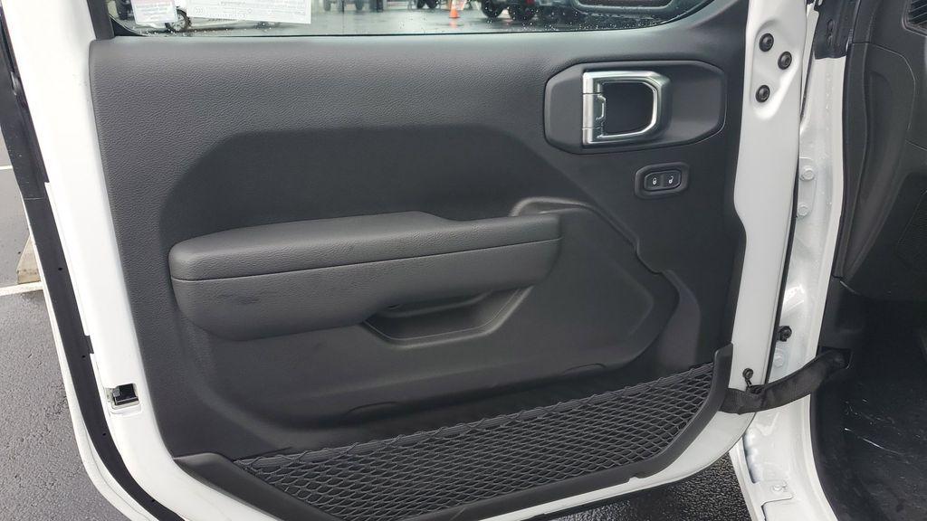 new 2025 Jeep Wrangler car, priced at $37,676