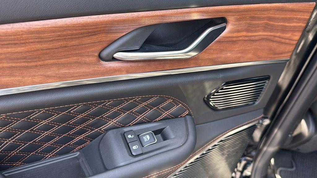 new 2025 Jeep Grand Cherokee car, priced at $63,184