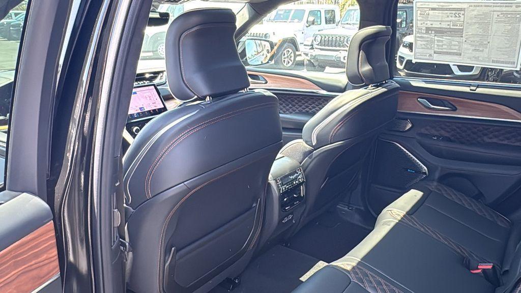 new 2025 Jeep Grand Cherokee car, priced at $63,184