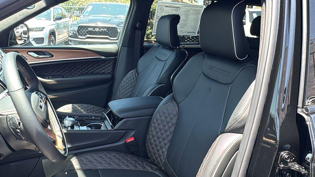 new 2025 Jeep Grand Cherokee car, priced at $63,184