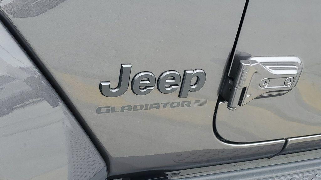 new 2025 Jeep Gladiator car, priced at $44,877