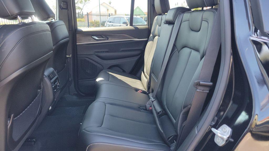 new 2025 Jeep Grand Cherokee car, priced at $49,121