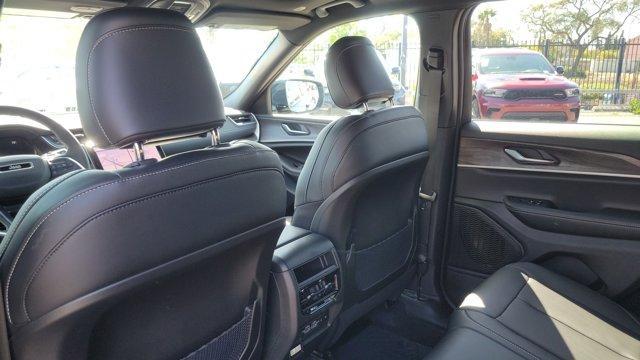 new 2025 Jeep Grand Cherokee car, priced at $52,735