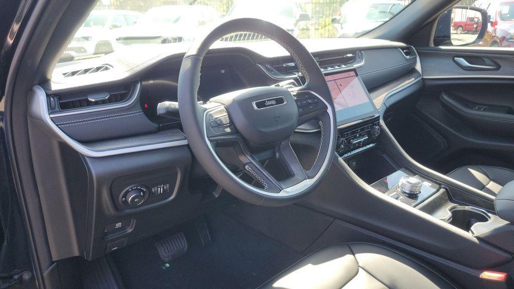 new 2025 Jeep Grand Cherokee car, priced at $49,121