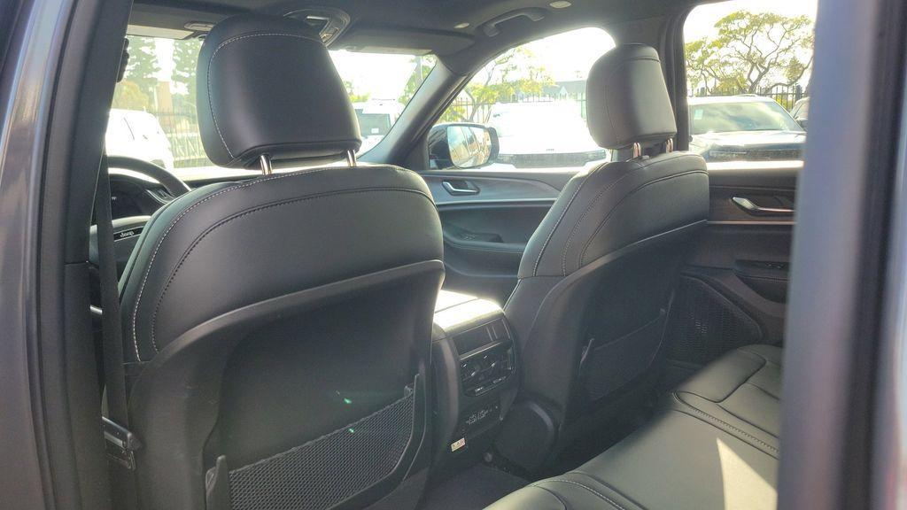 new 2025 Jeep Grand Cherokee car, priced at $49,121