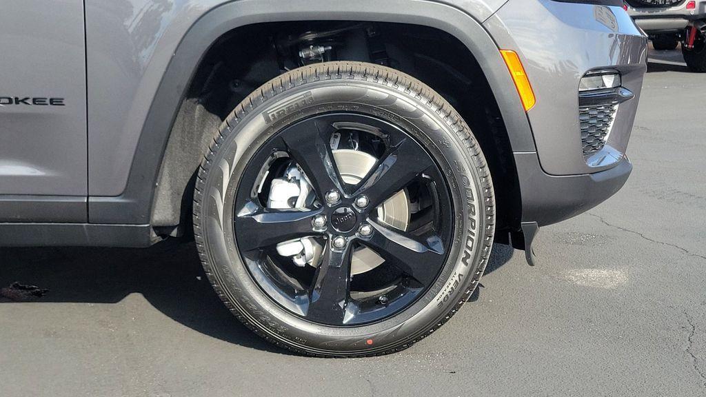 new 2025 Jeep Grand Cherokee car, priced at $49,121