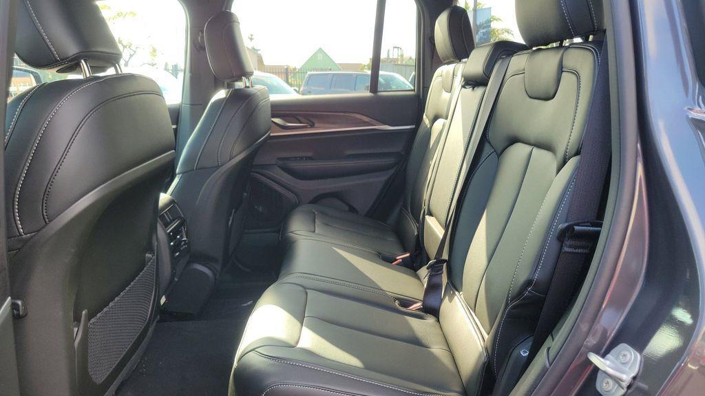 new 2025 Jeep Grand Cherokee car, priced at $49,121