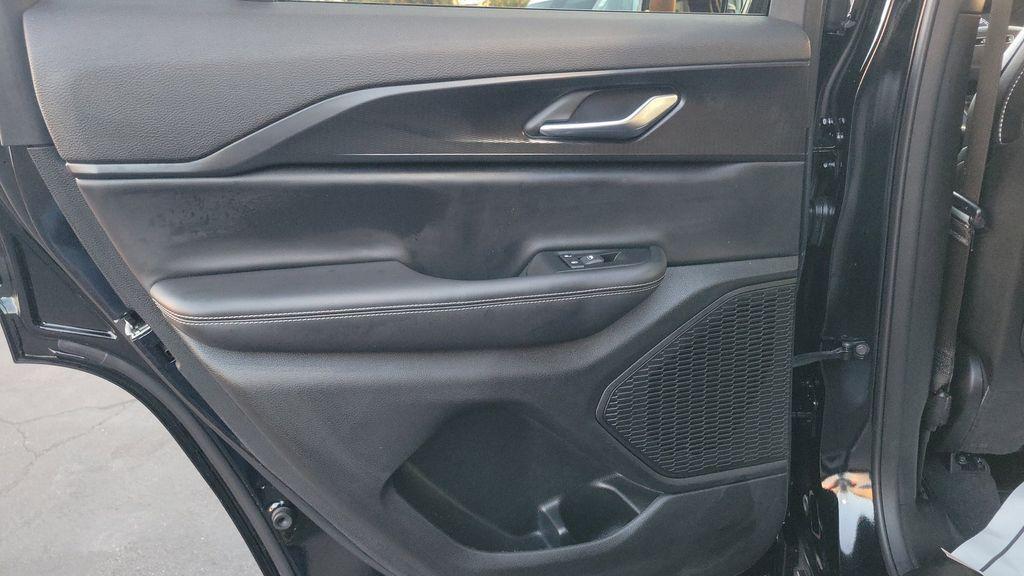 used 2025 Jeep Grand Cherokee car, priced at $35,919