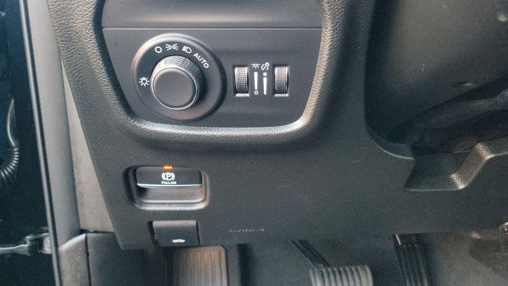 used 2025 Jeep Grand Cherokee car, priced at $35,919