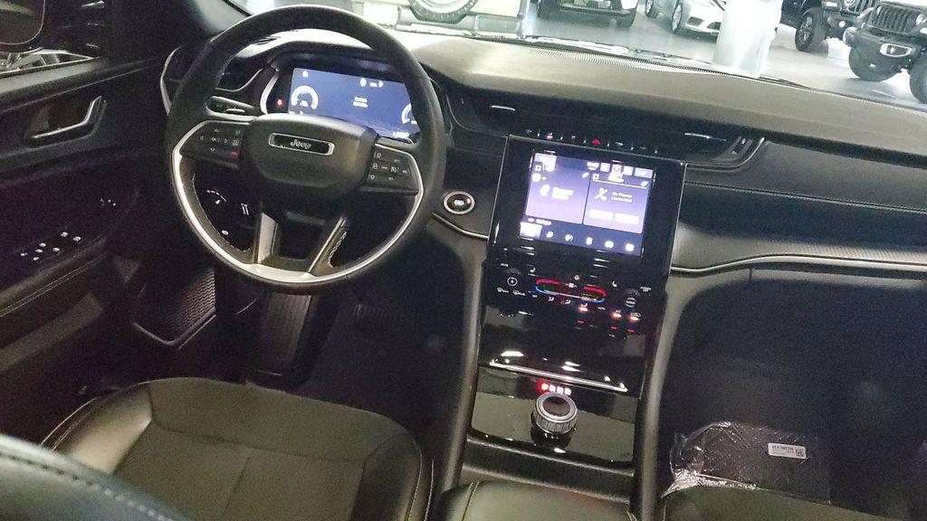 used 2025 Jeep Grand Cherokee car, priced at $33,919