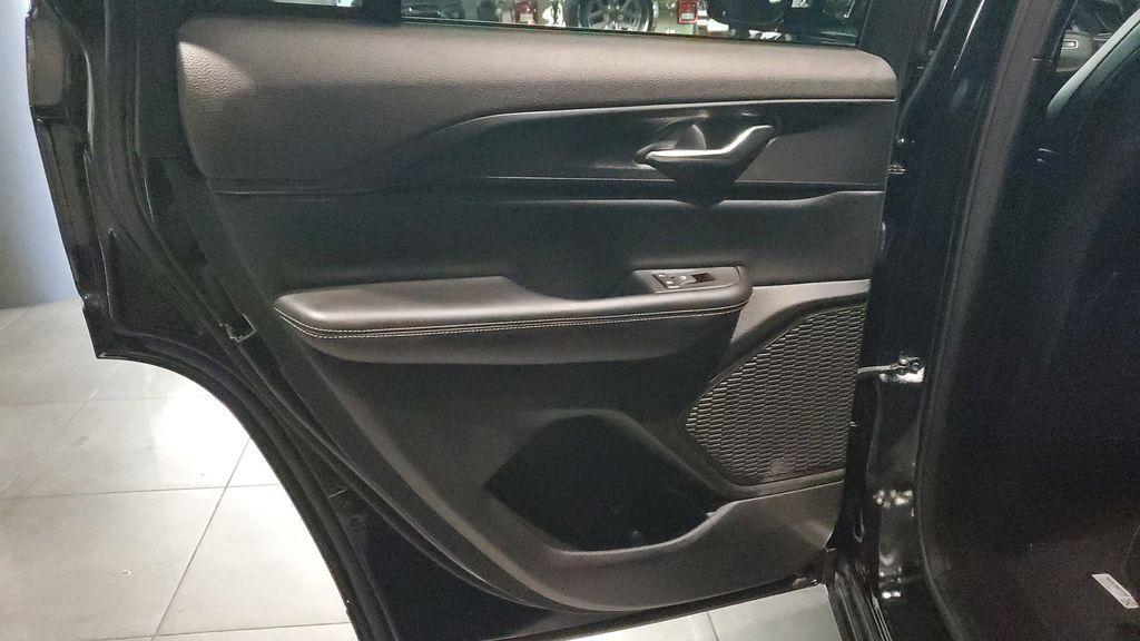 used 2025 Jeep Grand Cherokee car, priced at $33,919